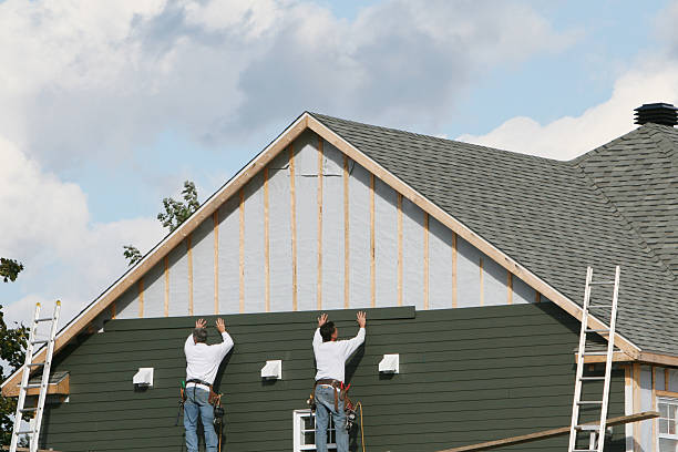 Professional Vinyl Siding technician working in Huntington Station, NY